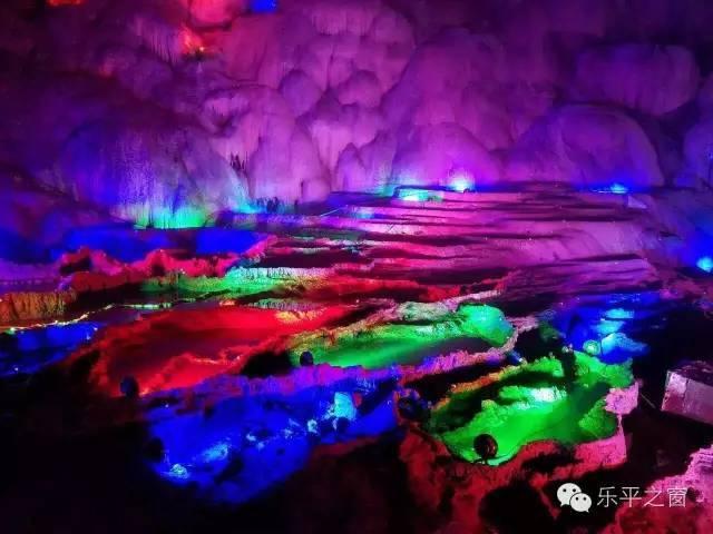 逃离黑与白的房间